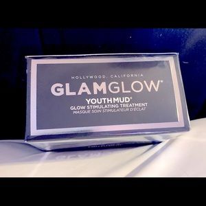 Intensely exfoliates refines &brightens for soft, smooth skin
Vegan
Gluten-free